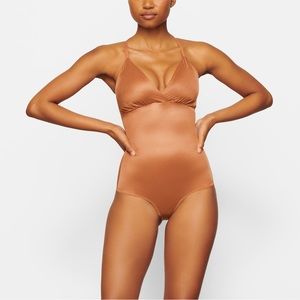 🧡NEW SKIMS SHINE SHAPEWEAR BARELY THERE BODYSUIT WITH BRIEF SNAPS BRONZE XXS